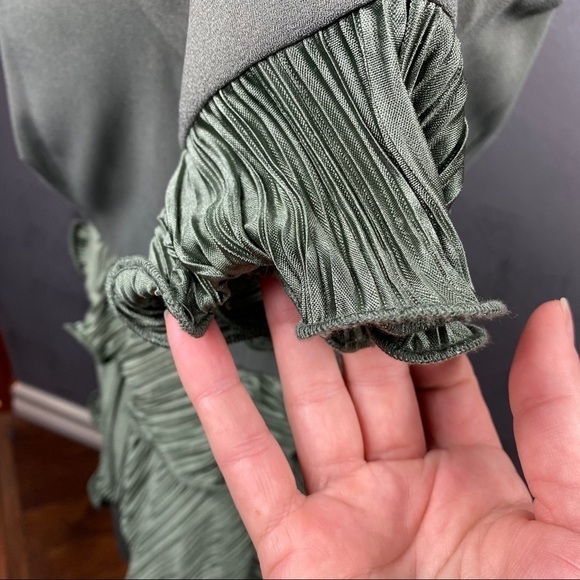 La Maison Talulah Off Shoulder Mini Dress olive green, ruffled, mixed media - Picture 8 of 11